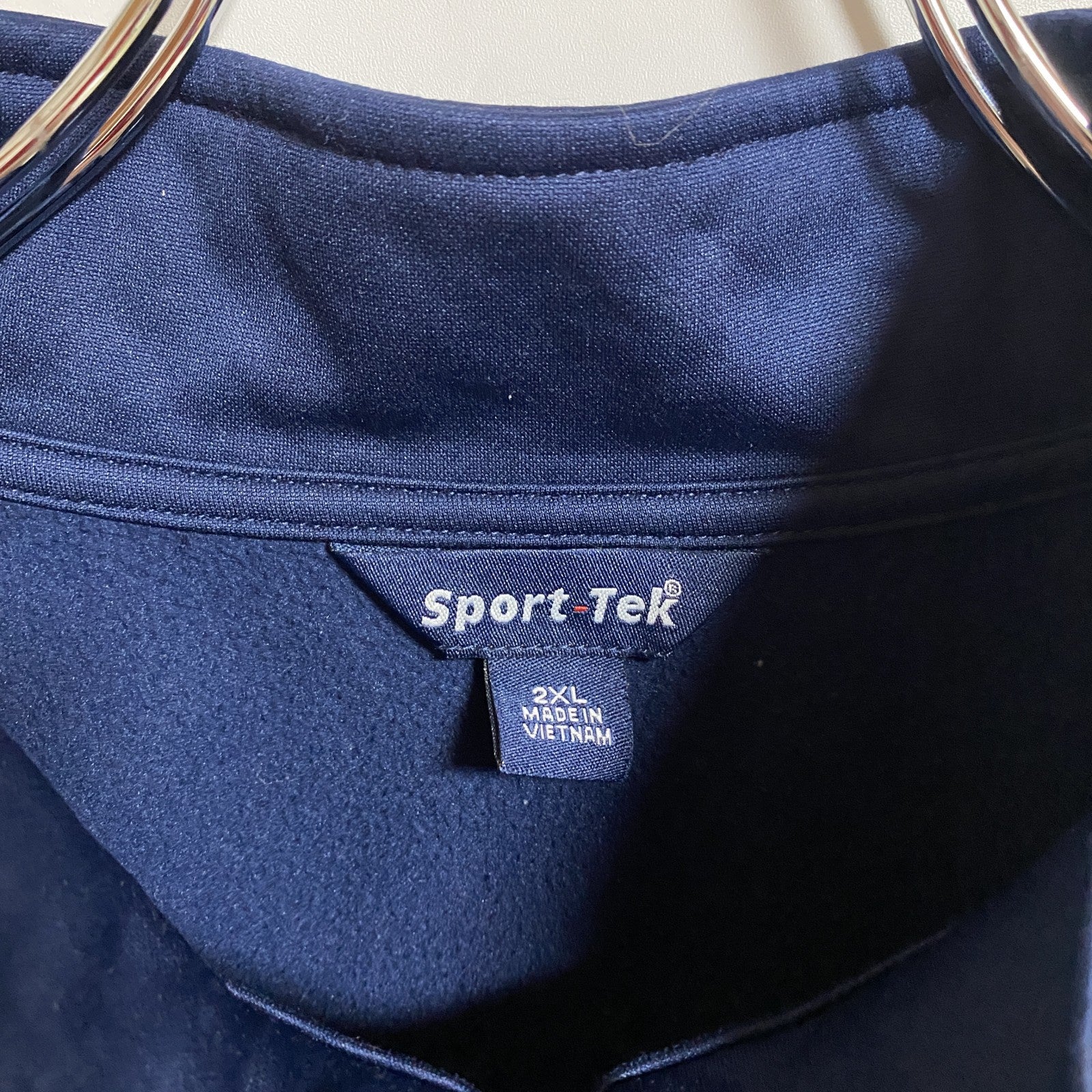古着 used　長袖企業トラックジャケット　ジャージ　ワンポイント刺繍　ネイビー　ビッグシルエット　秋冬服　2XLサイズ