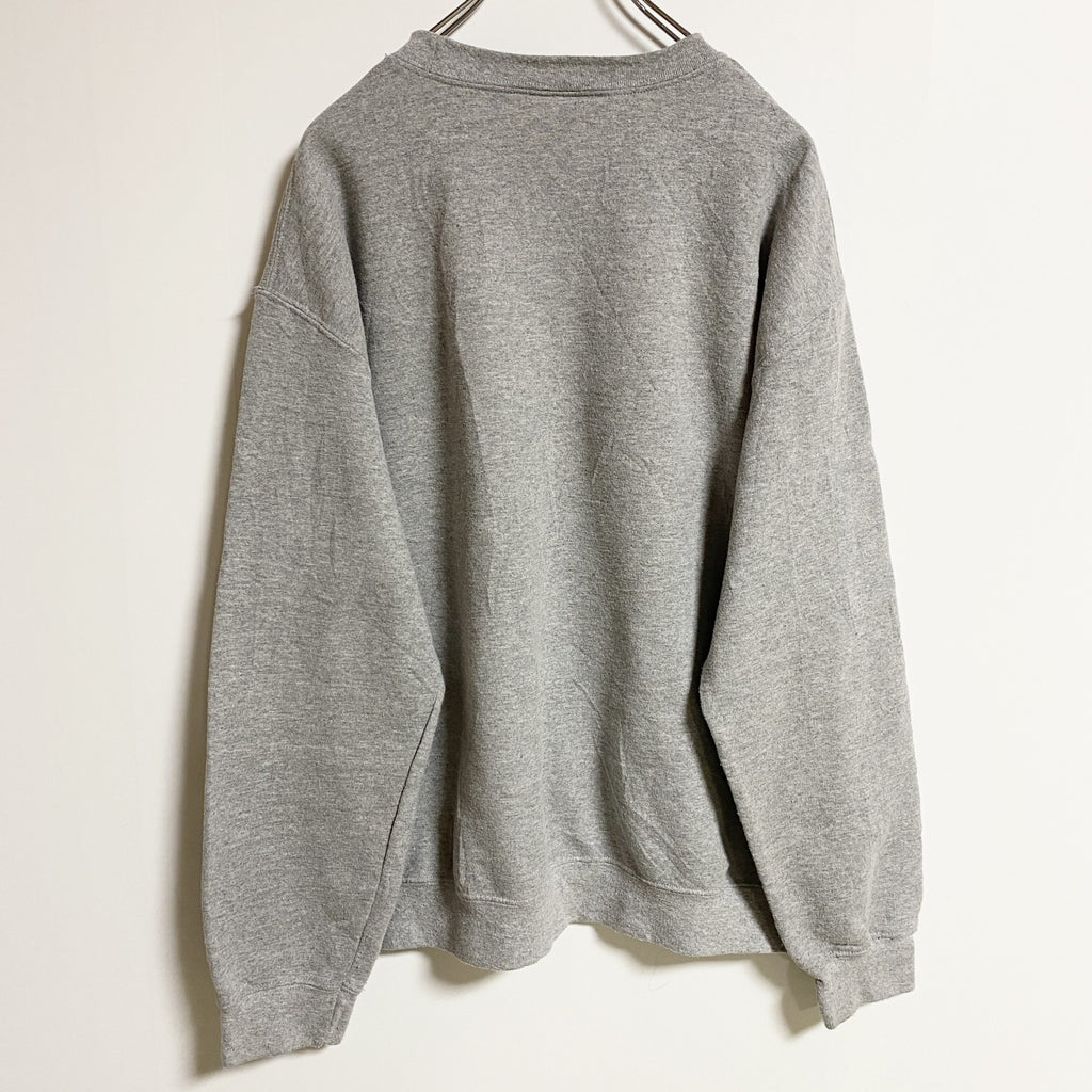 古着 used　GILDAN ギルダン　長袖プリントスウェット　グレー　レトロデザイン　メンズレディース　Mサイズ