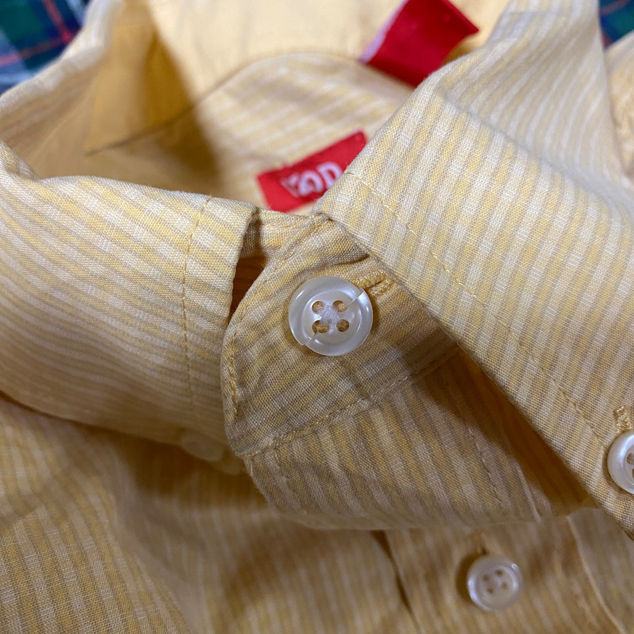 古着 used　IZOD　アイゾッド　長袖ワンポイント刺繍シャツ　ストライプ柄　黄色　イエロー　秋冬服　レトロ　Mサイズ