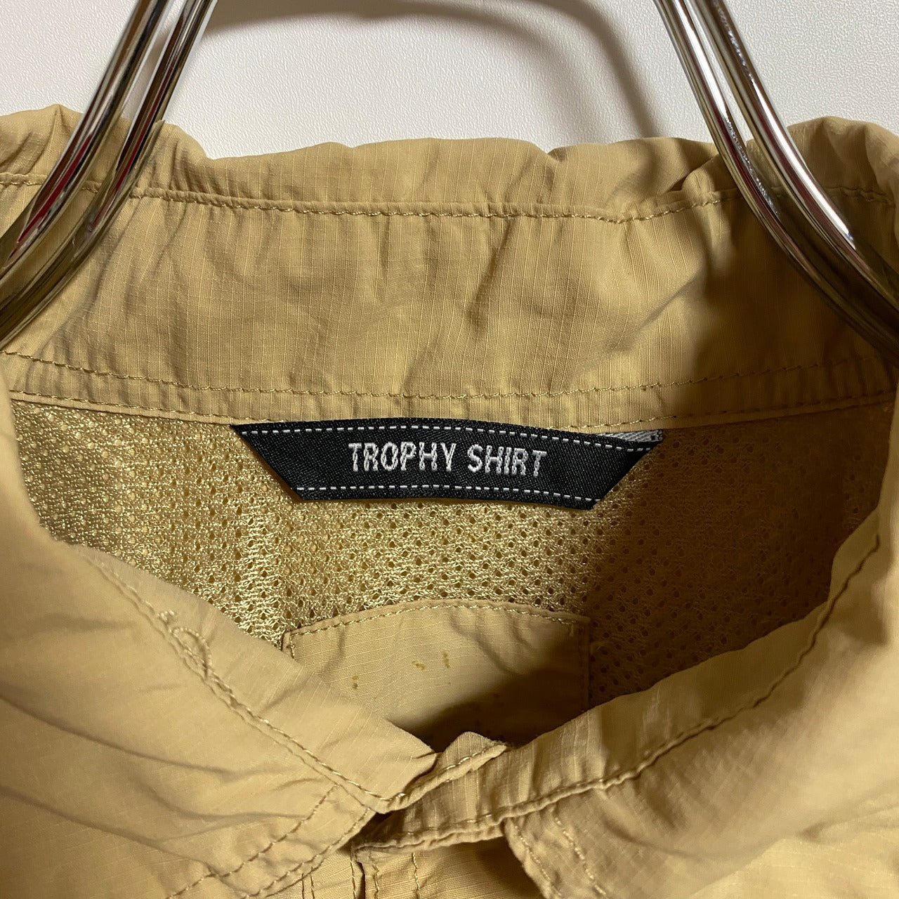 古着 used　TROPHYSHIRT　長袖ワークシャツ　ワンポイント刺繍　ベージュ　キャメル　秋冬服　レトロ