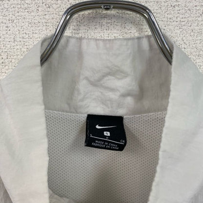 NIKE　ナイキ　プルオーバーナイロンジャケット　ハーフジップ　黒　ブラック　Sサイズ