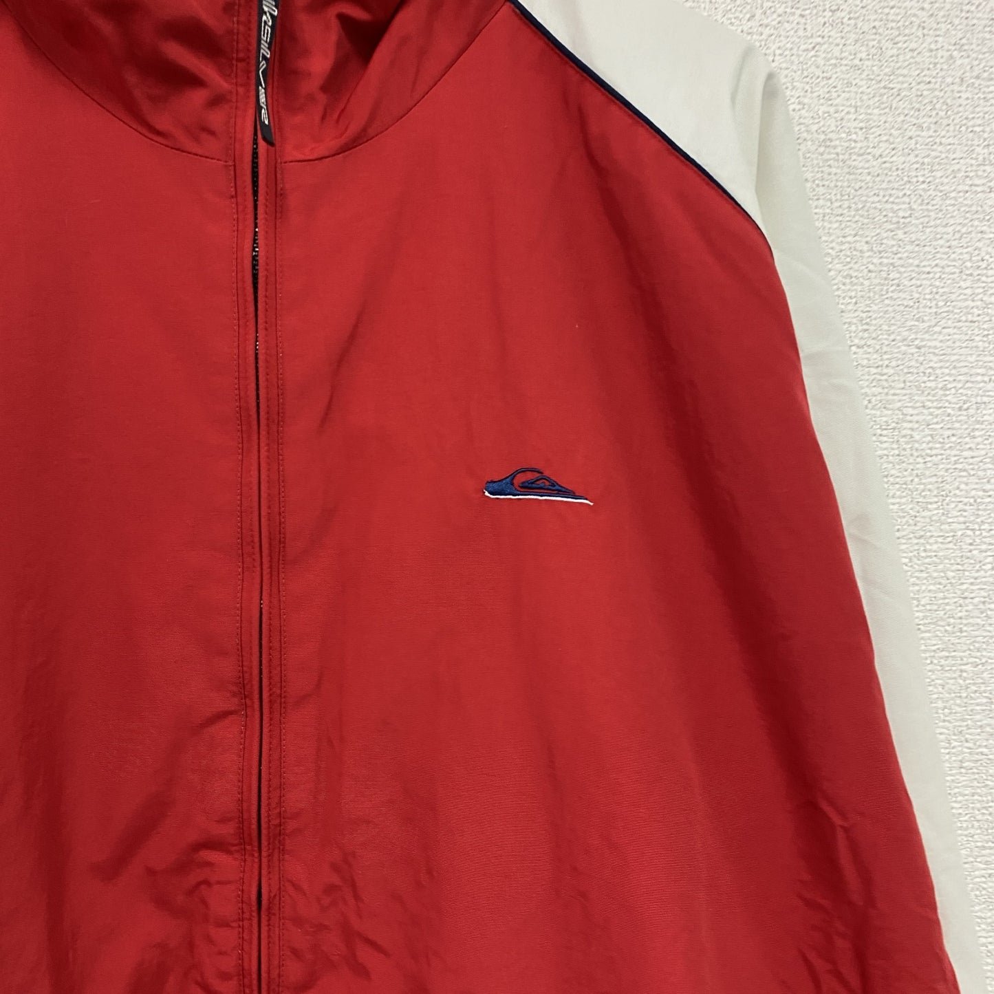 Quiksilver　クイックシルバー　フルジップナイロンジャケット/フーディー　中綿入り　ハの字ポケット　赤　レッド　Mサイズ