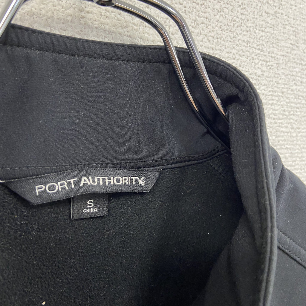 PORT AUTHORITY　ポートオーソリティ　フルジップベスト　ワンポイント刺繍ロゴ　ストリート　黒　ブラック　Sサイズ