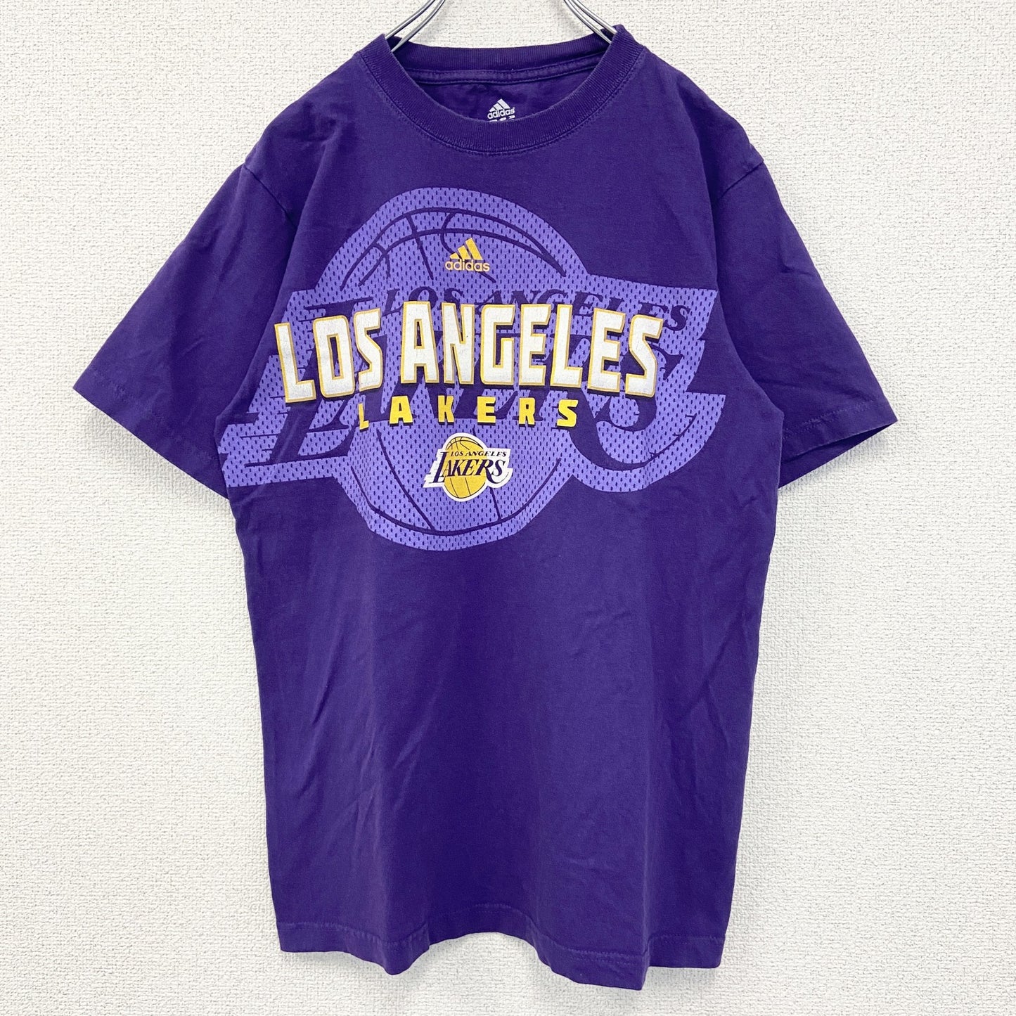 古着 used　adidas　アディダス　半袖プリントTシャツ　NBA　ロサンゼルス・レイカーズ　バスケ　紫　パープル　Mサイズ