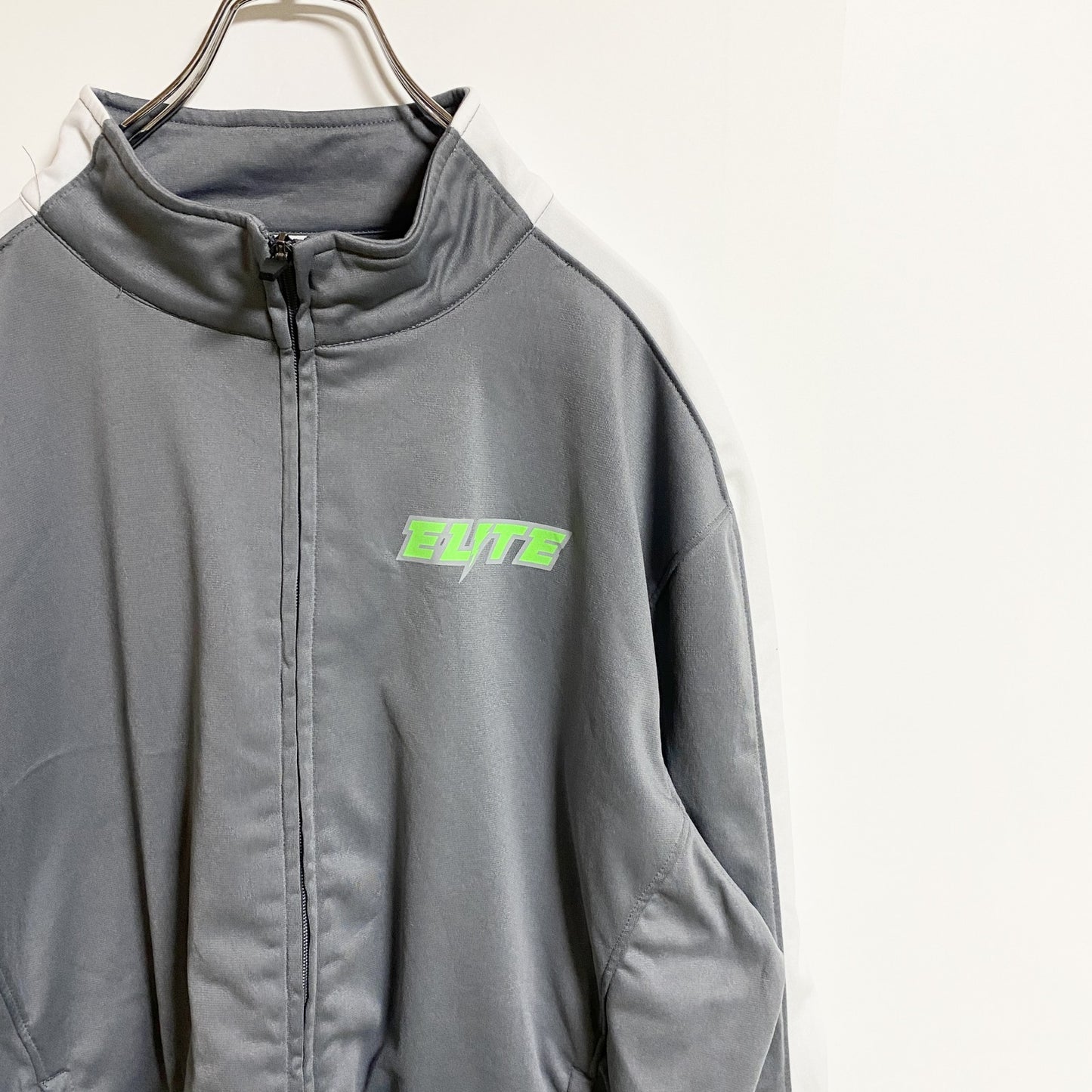 古着 used　AUGUSTA　長袖トラックジャケット　ジャージ　ワンポイント　グレー　秋冬服　ビッグシルエット　XLサイズ