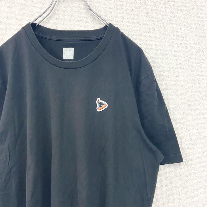 古着 used　adidas　アディダス　半袖ワンポイント刺繍Tシャツ　ワッペン　レトロデザイン　ブラック　黒　XLサイズ