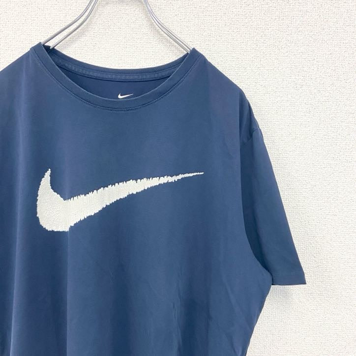 古着 used　NIKE　ナイキ　半袖プリントTシャツ　スウッシュロゴ　DRI-FIT　レトロデザイン　紺　ネイビー　XLサイズ