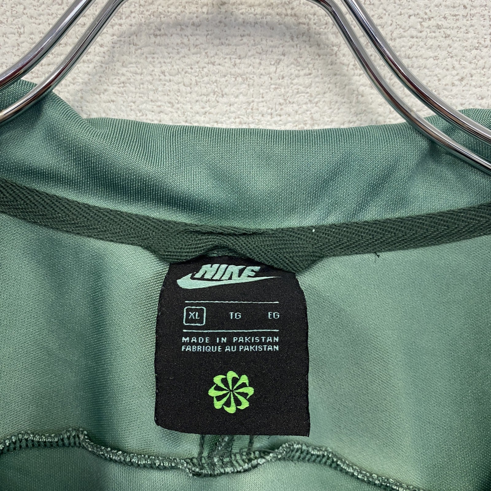 NIKE　ナイキ　トラックジャケット/ジャージ　緑　グリーン　XLサイズ