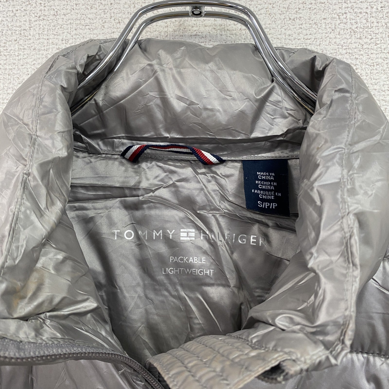 TOMMY HILFIGER トミーヒルフィガー　ダウンベスト　ハイネック　シルバー　Sサイズ