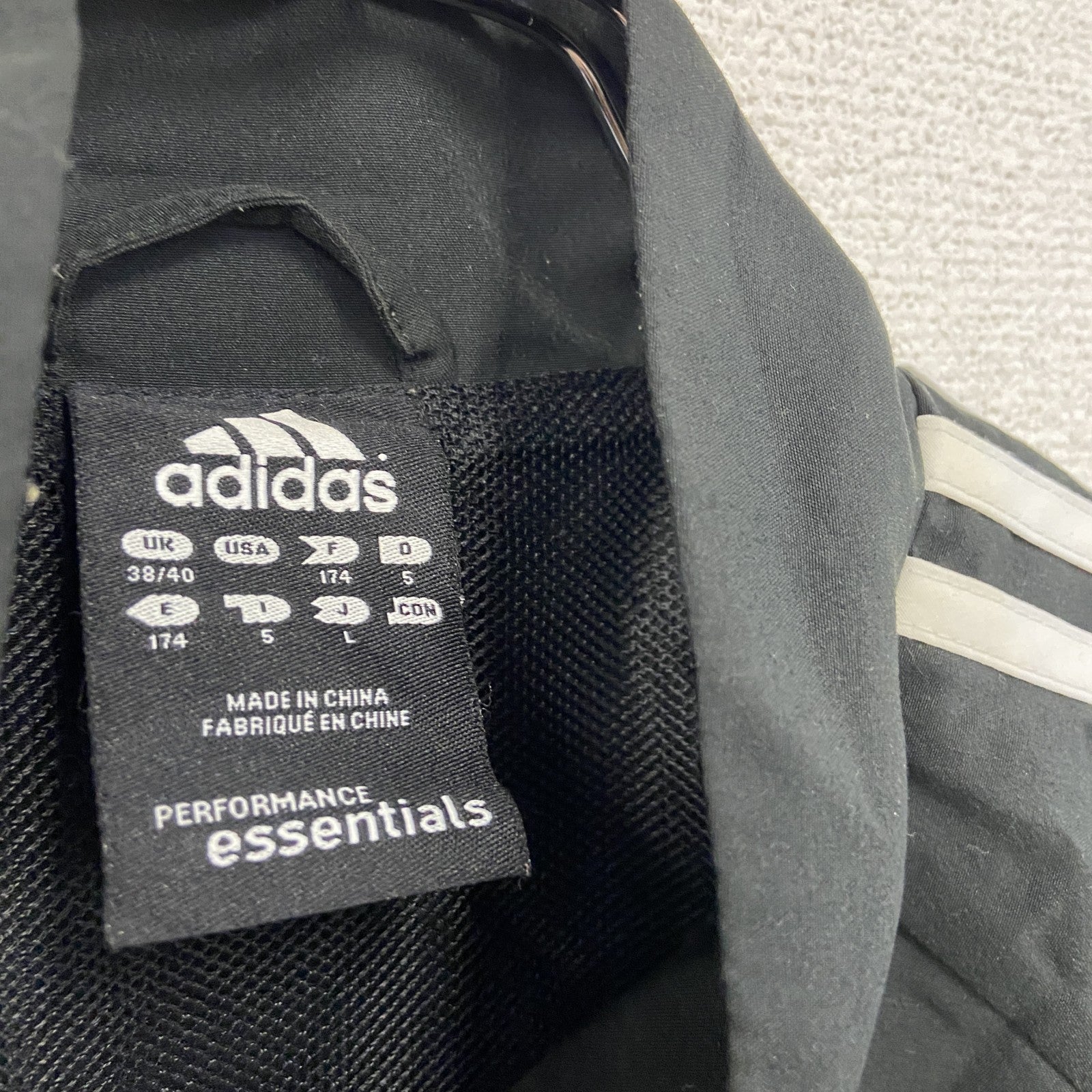 adidas　アディダス　トラックジャケット/ジャージ　黒　ブラック　Lサイズ