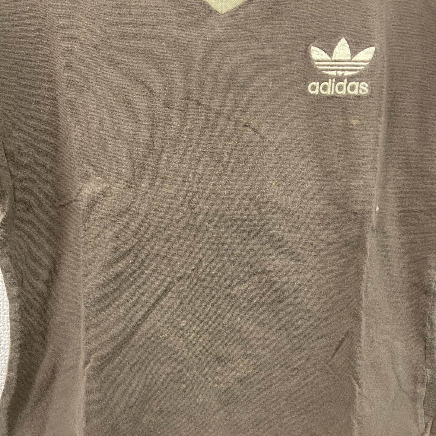 80s～　adidas　アディダス　半袖Ｔシャツ　ピチT　Vネック　トレフォイルロゴ　刺繍ロゴ　y2k　茶色　ブラウン　Mサイズ
