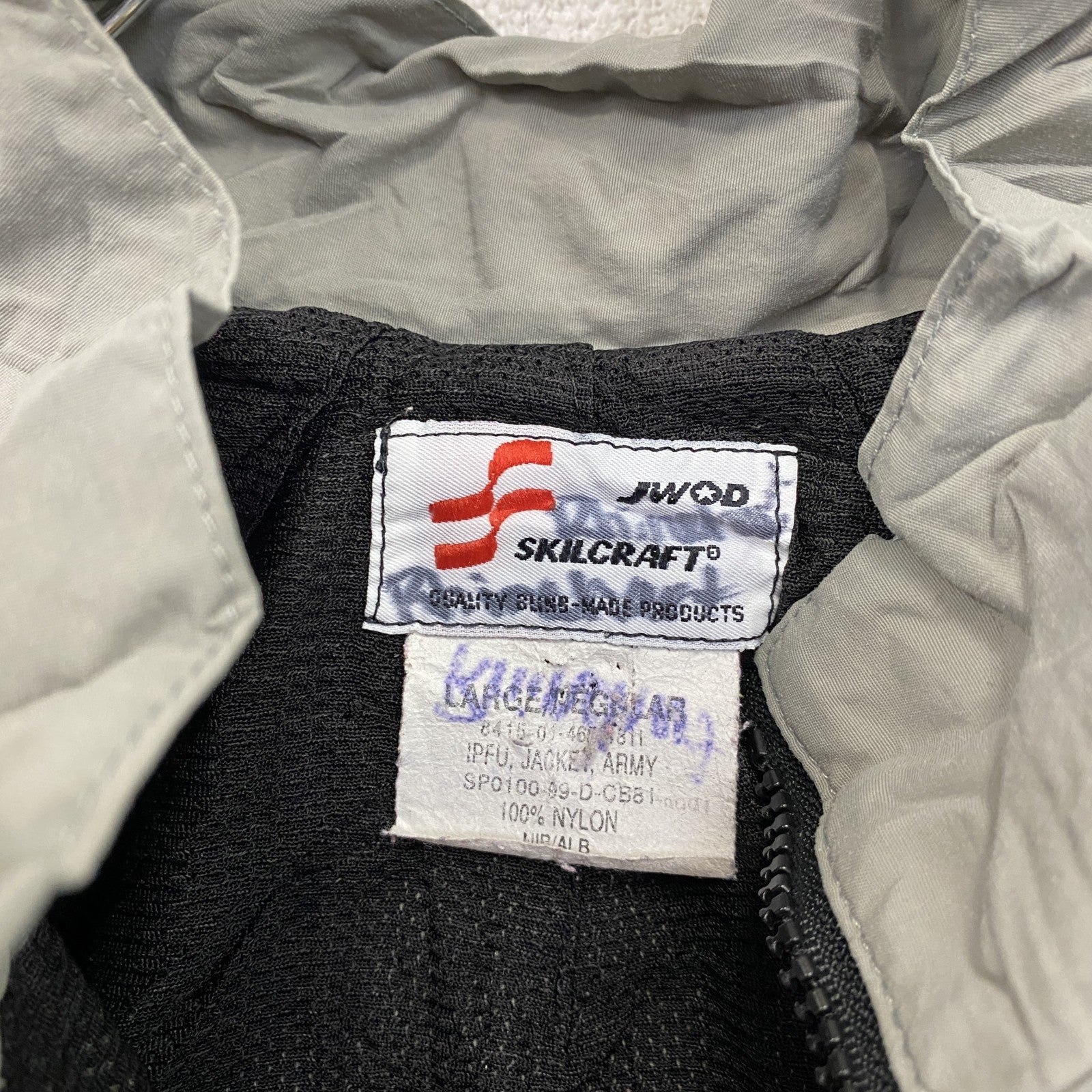 00s　米軍　U.S.ARMY　IPFU　トレーニングジャケット　ナイロンジャケット　ヴィンテージ　灰色　グレー　Lサイズ