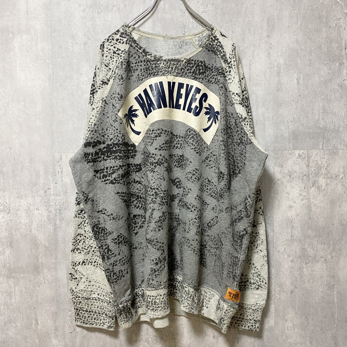 古着 used　HAWKEYES　長袖クルーネックプリントスウェット　トレーナー　グレー　黒　秋冬服　オーバーサイズ