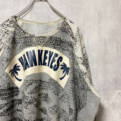 古着 used　HAWKEYES　長袖クルーネックプリントスウェット　トレーナー　グレー　黒　秋冬服　オーバーサイズ