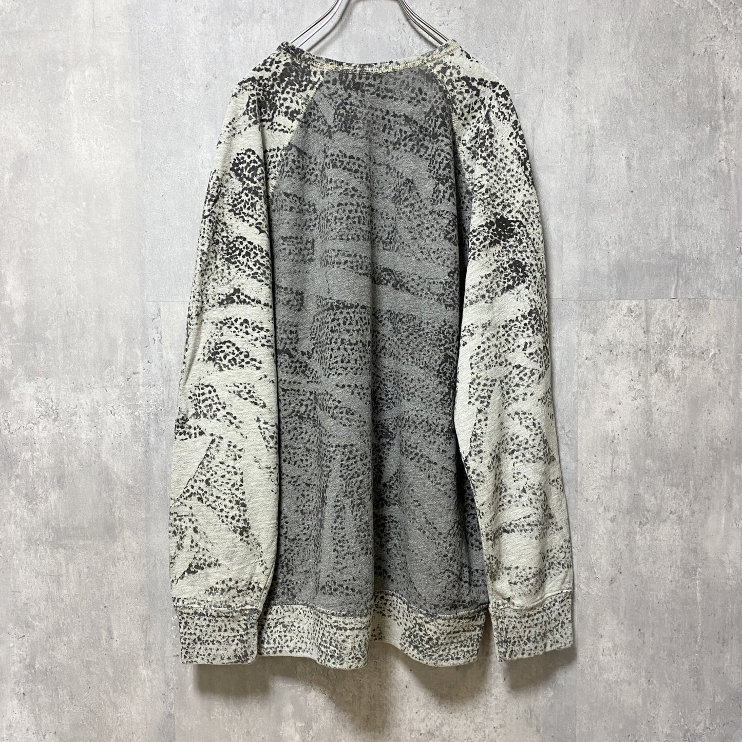 古着 used　HAWKEYES　長袖クルーネックプリントスウェット　トレーナー　グレー　黒　秋冬服　オーバーサイズ