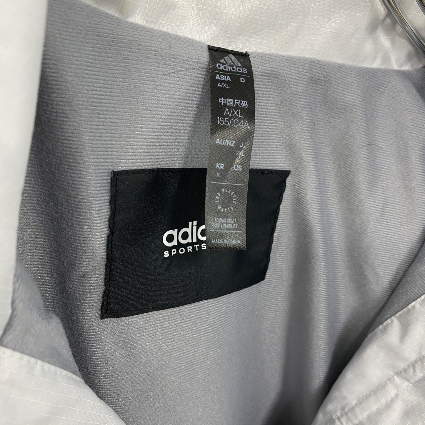 adidas　アディダス　ウィンドブレーカー　ライトグレー　XLサイズ