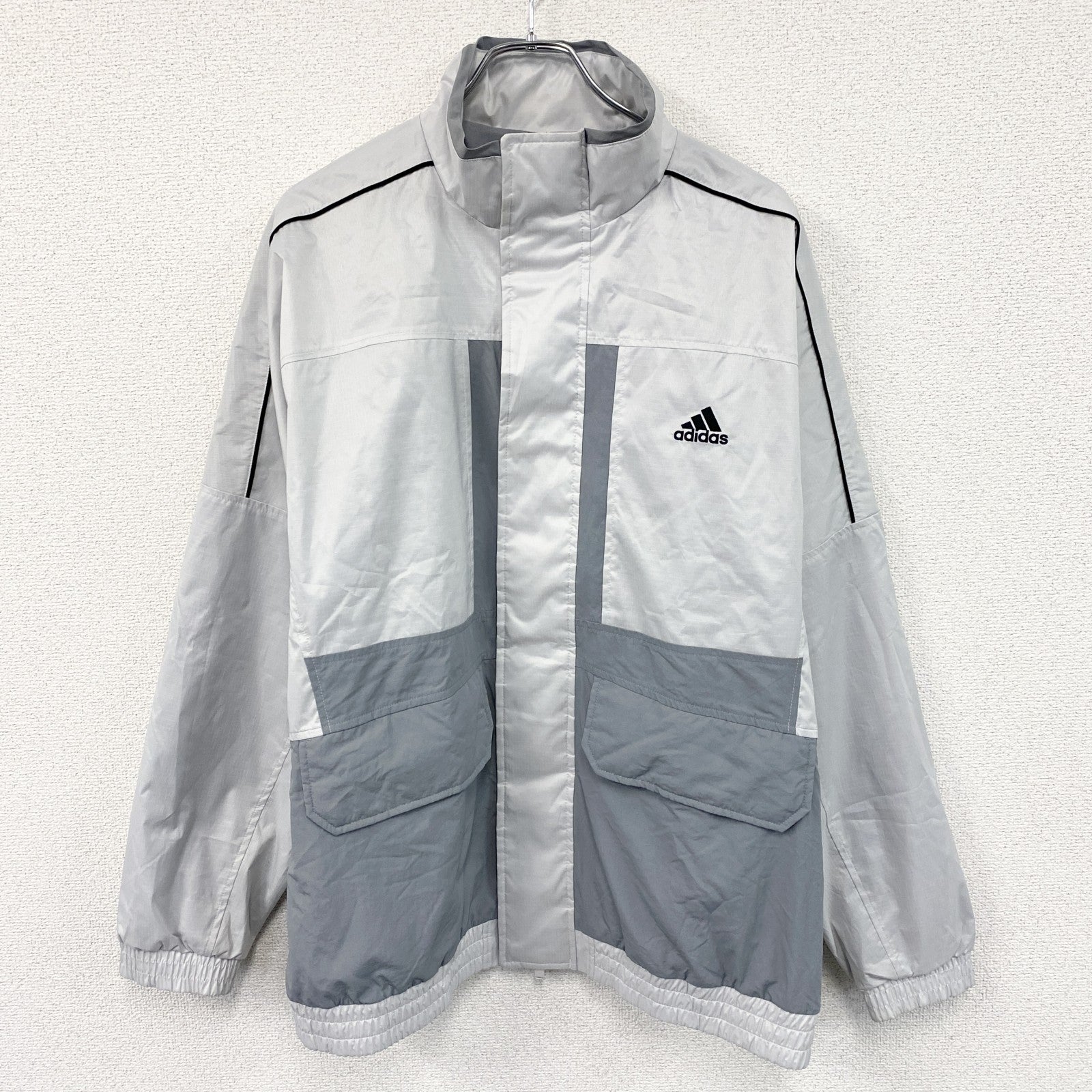 adidas　アディダス　ウィンドブレーカー　ライトグレー　XLサイズ