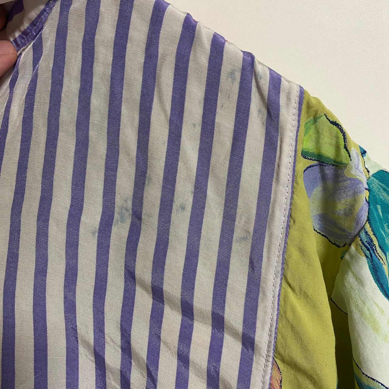 古着 used　半袖総柄デザインシャツ　ストライプ　柄切り替え　黄色　イエロー　春夏服　個性的　レトロ　メンズ　レディース
