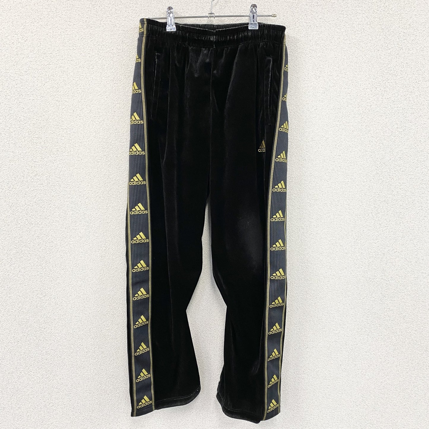 adidas　アディダス　トラックパンツ/ベロアパンツ　黒　ブラック　Mサイズ