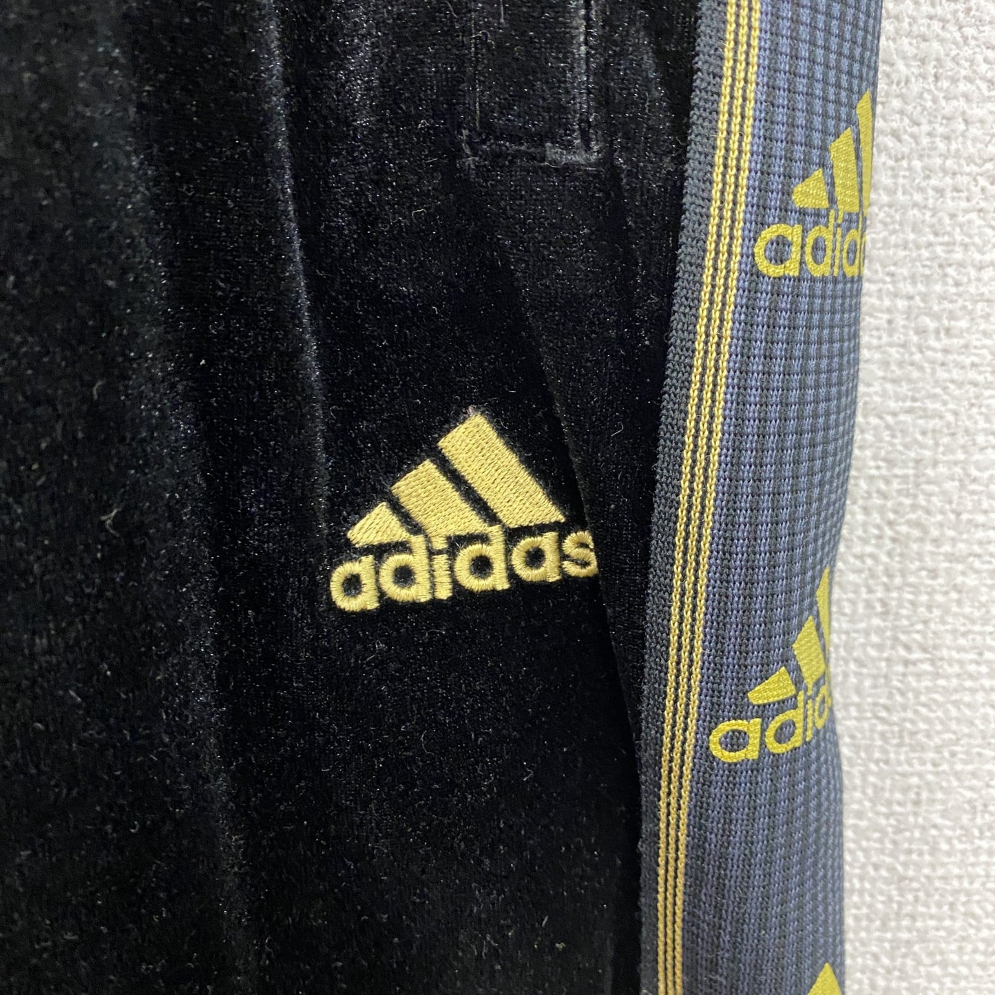 adidas　アディダス　トラックパンツ/ベロアパンツ　黒　ブラック　Mサイズ