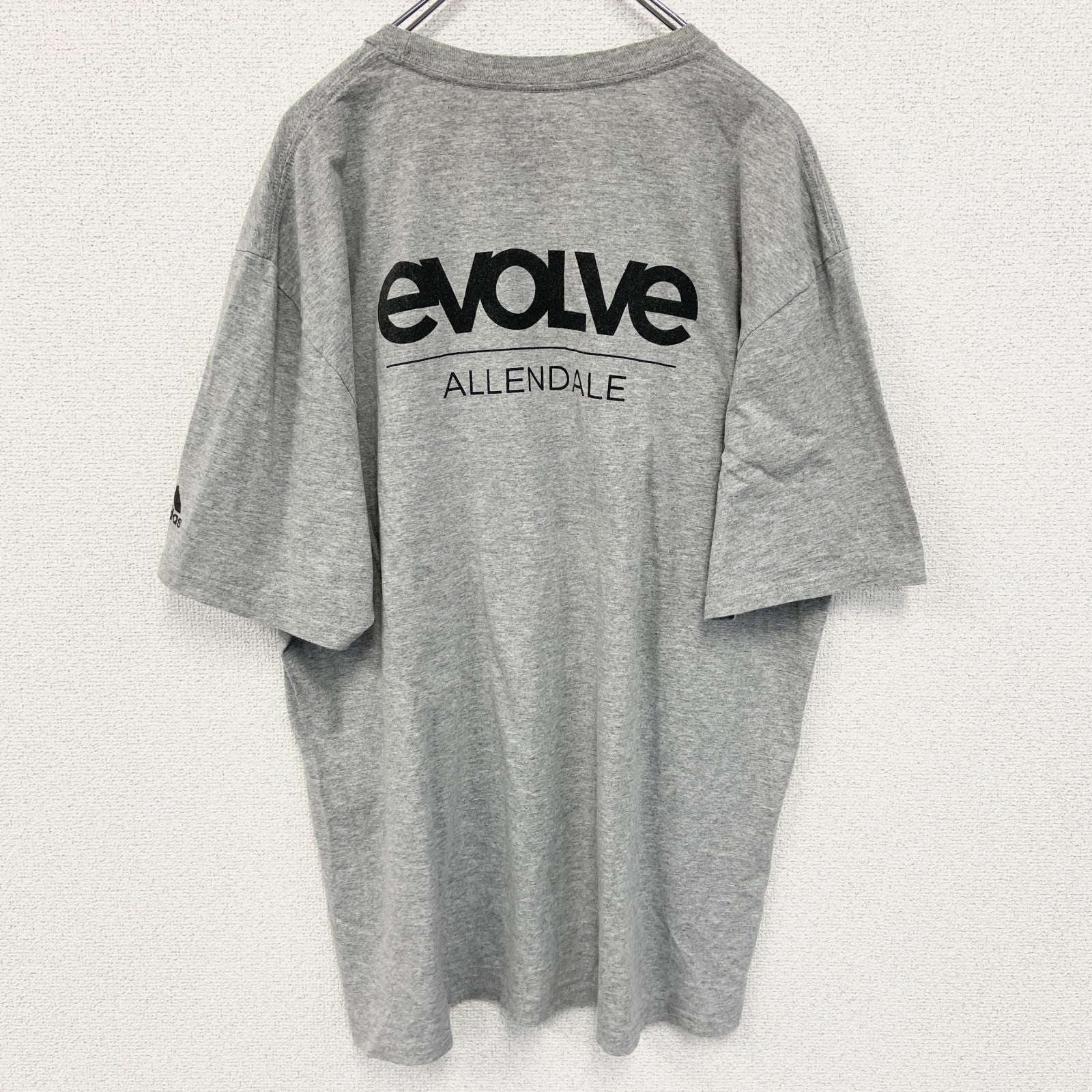 古着 used　adidas アディダス　半袖プリントＴシャツ　クルーネック　灰色　グレー　evolve　XLサイズ