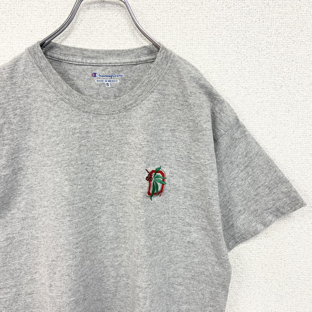 Champion　チャンピオン　半袖Tシャツ　刺繍ロゴ　ワンポイント　現行　灰色　グレー　Sサイズ