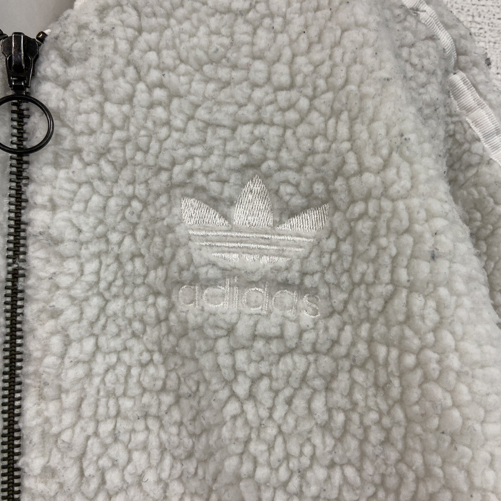 adidas　アディダス　フリースジャケット/ボアジャケット　トレフォイルロゴ　刺繍ロゴ　白　ホワイト　Lサイズ