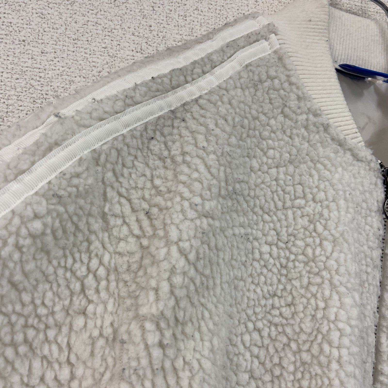 adidas　アディダス　フリースジャケット/ボアジャケット　トレフォイルロゴ　刺繍ロゴ　白　ホワイト　Lサイズ