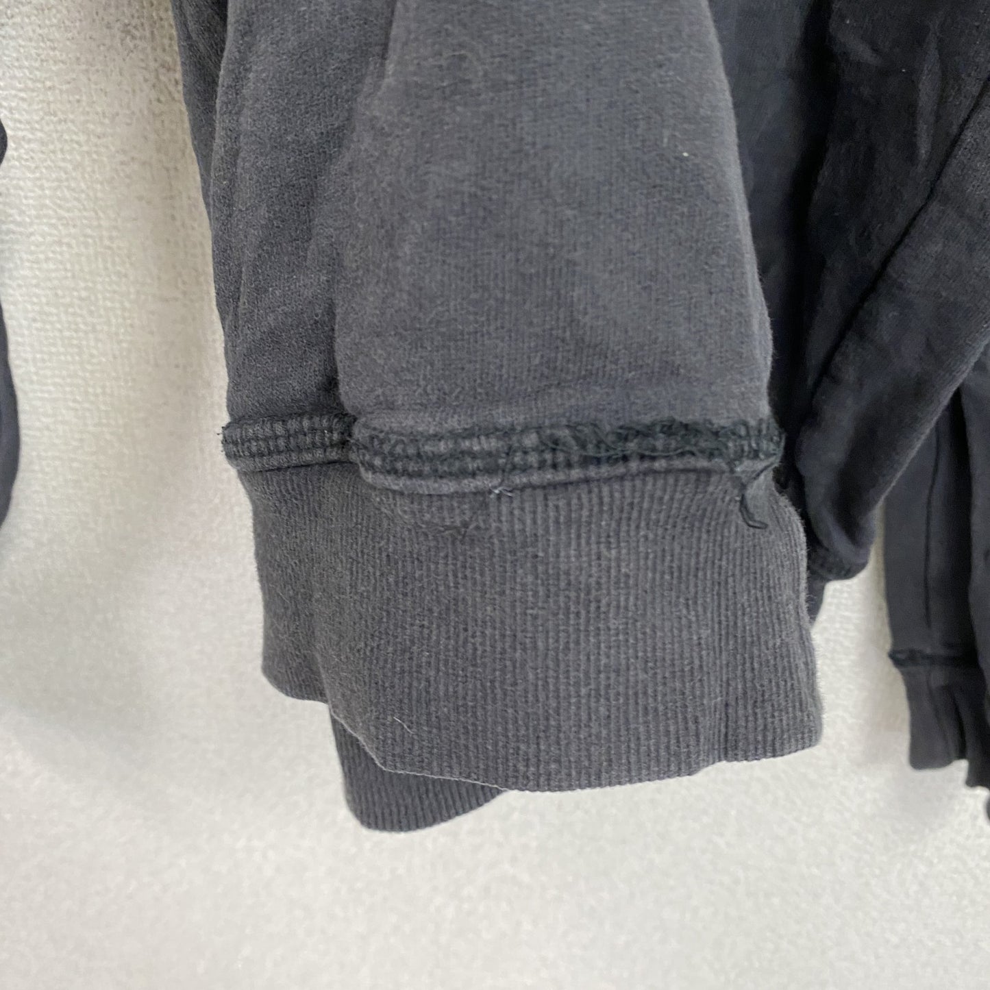 Levi's　リーバイス　スウェット/トレーナー　前V　デカロゴ　黒　ブラック　16サイズ