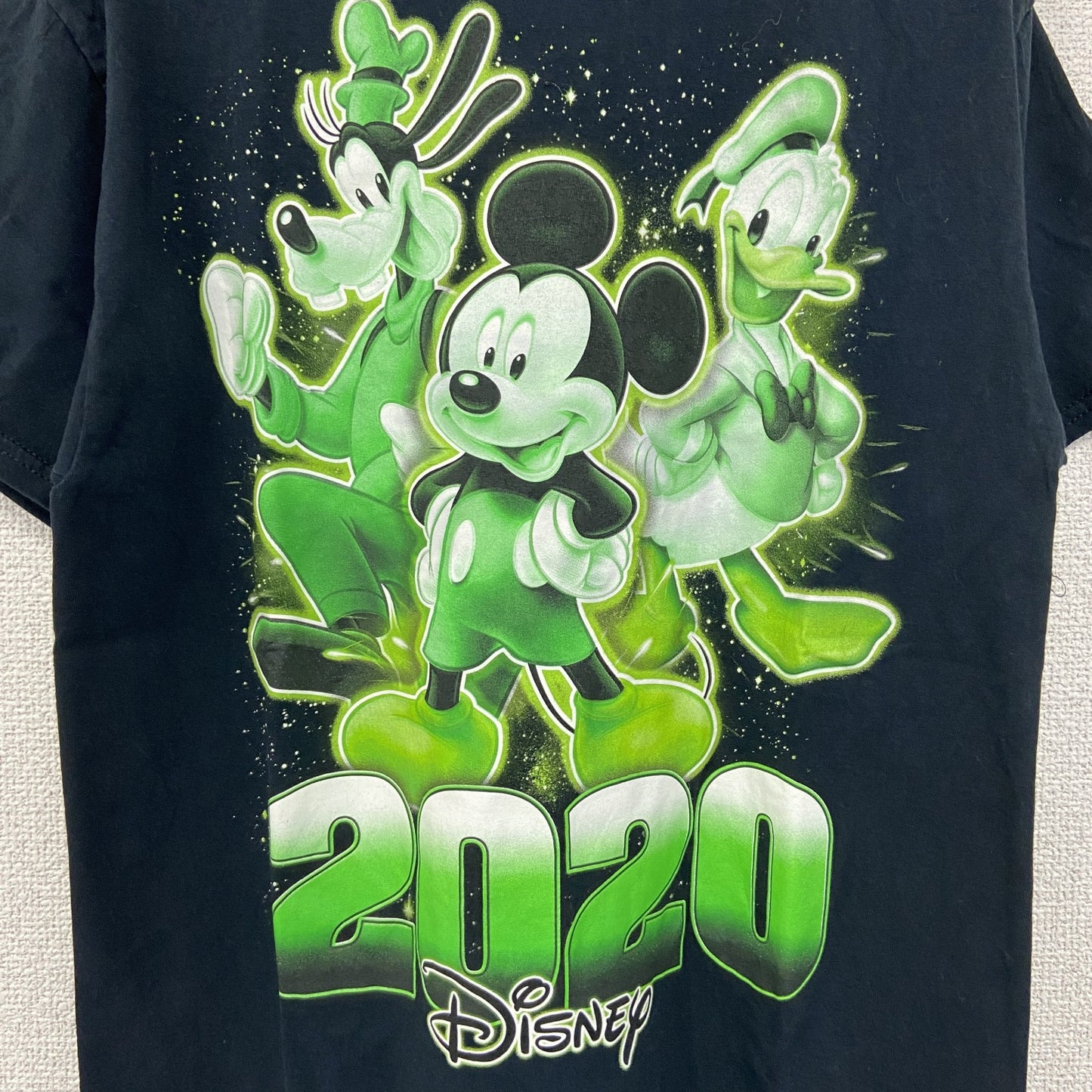 古着 used　Disney ディズニー　半袖プリントTシャツ　ミッキー＆フレンズ　2020　ネオンカラー　黒　ブラック　Sサイズ