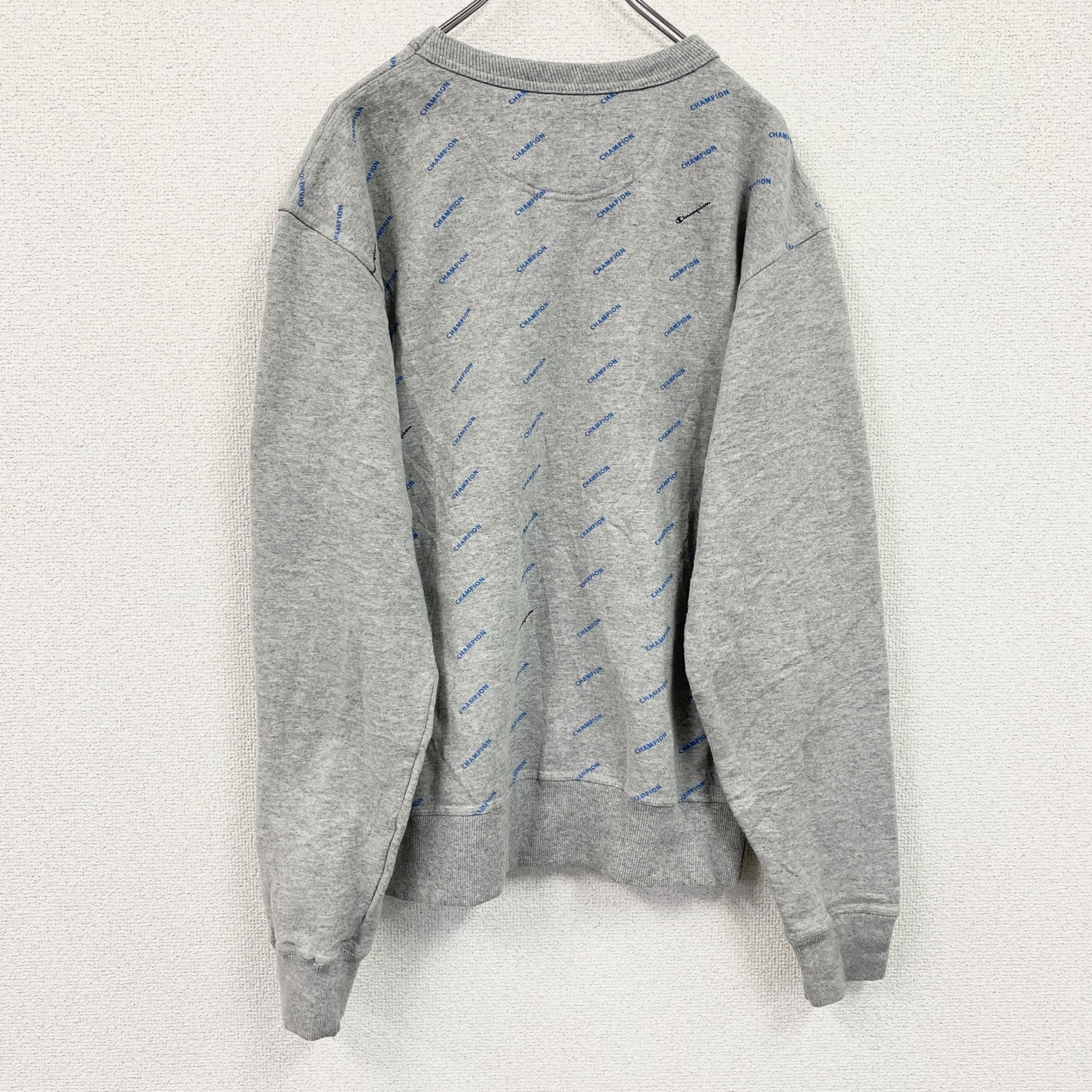 Champion　チャンピオン　スウェット/トレーナー　モノグラム　刺繍ロゴ　クルーネック　現行　総柄　灰色　グレー　Ｍサイズ
