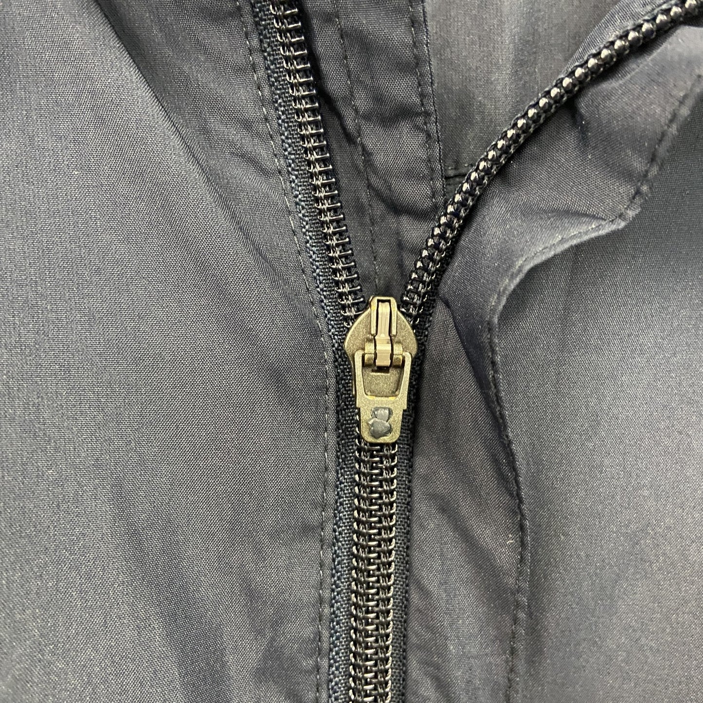 NIKE　ナイキ　フルジップジャケット　ラグランスリーブ　スウッシュ　刺繍ロゴ　比翼仕立て　紺　ネイビー　Mサイズ