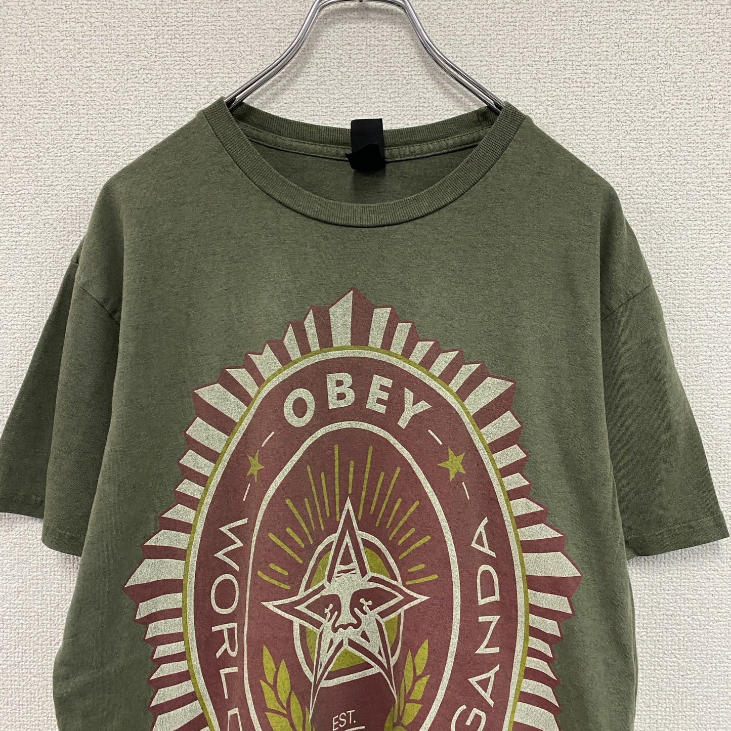 OBEY　オベイ　シェパードフェアリー　半袖プリントTシャツ　カーキ　Mサイズ