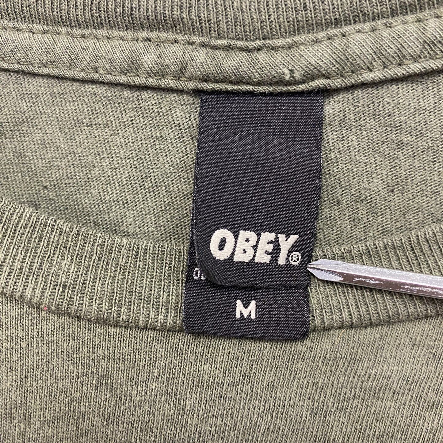 OBEY　オベイ　シェパードフェアリー　半袖プリントTシャツ　カーキ　Mサイズ