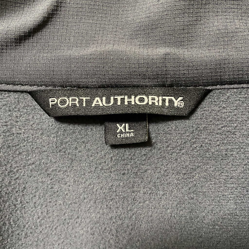 古着 used　PORT AUTHORITY　長袖フルジップブルゾン　ワンポイントワッペン　グレー　XLサイズ