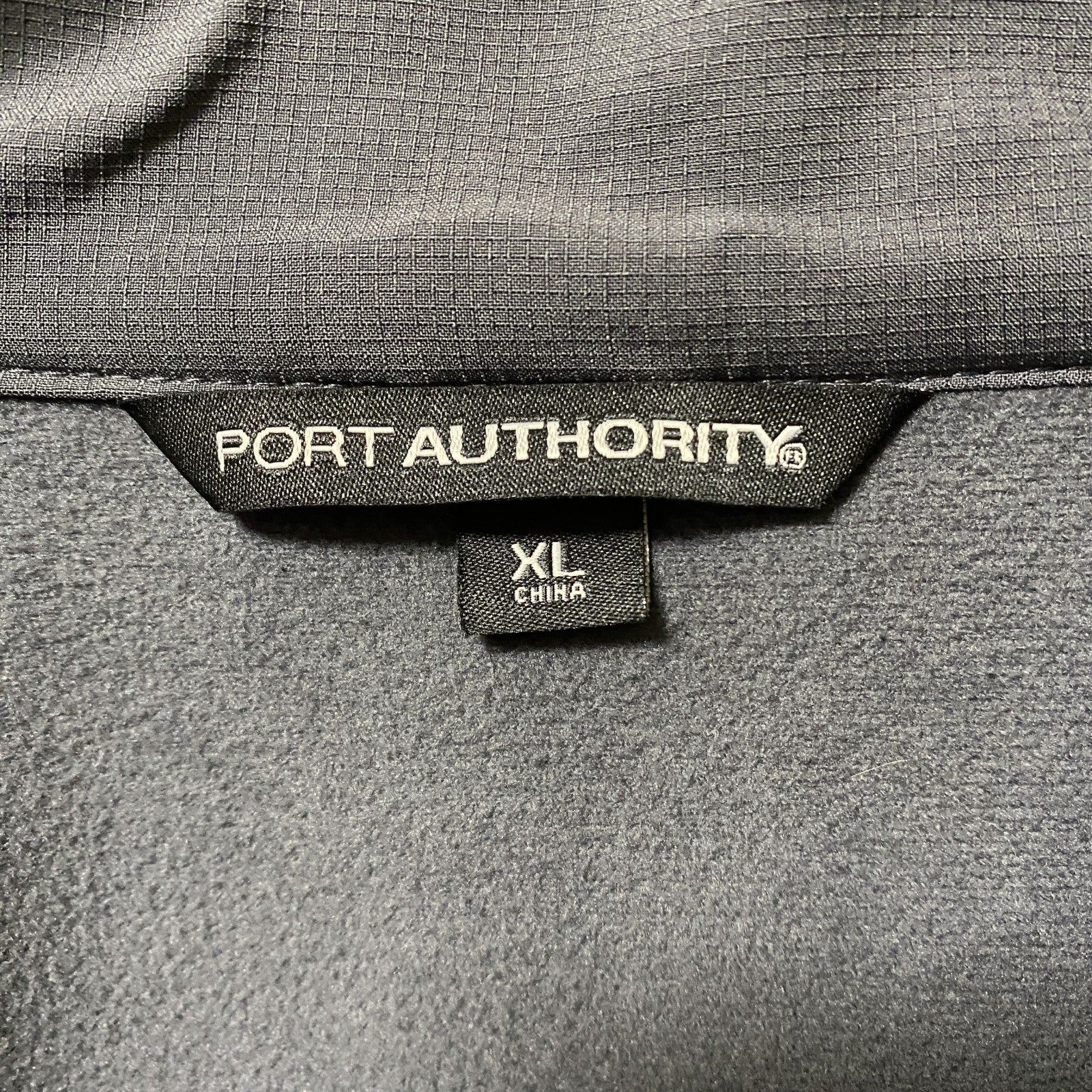 古着 used　PORT AUTHORITY　長袖フルジップブルゾン　ワンポイントワッペン　グレー　XLサイズ