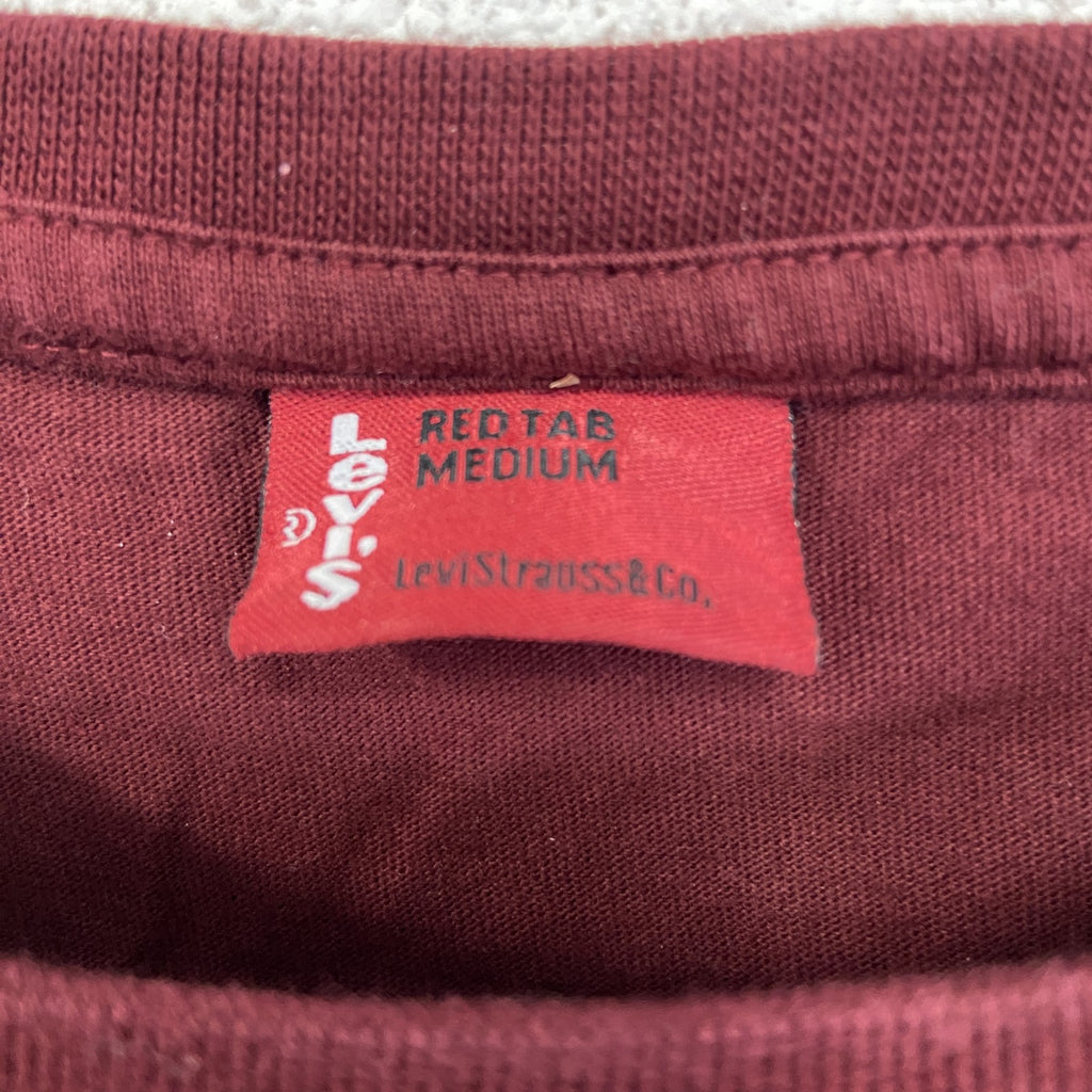 古着　used　LEVI’S　リーバイス　半袖プリントTシャツ　クルーネック　カジュアル　レトロデザイン　赤　ボルドー　Mサイズ