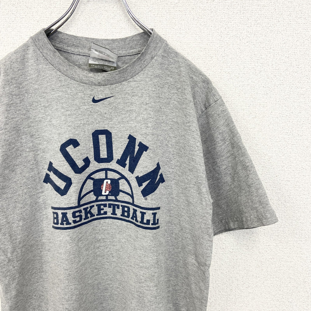 古着　used　NIKE　ナイキ　半袖カレッジプリントTシャツ　コネチカット大学　バスケ　グレー　スウッシュロゴ　Sサイズ