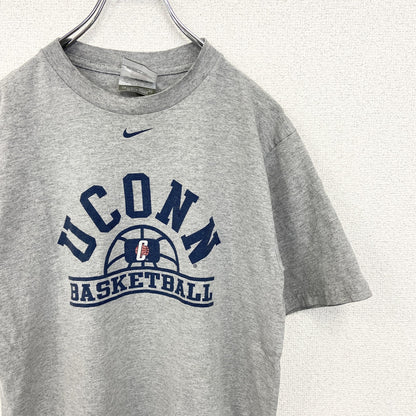 古着　used　NIKE　ナイキ　半袖カレッジプリントTシャツ　コネチカット大学　バスケ　グレー　スウッシュロゴ　Sサイズ