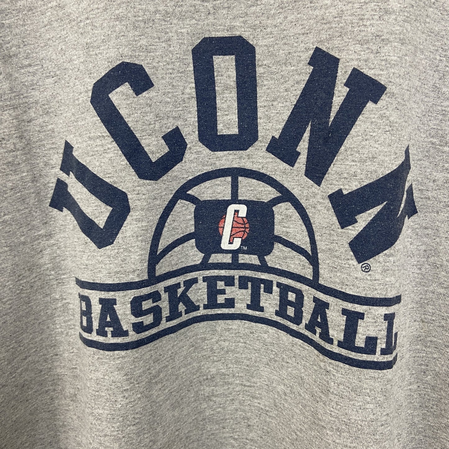 古着　used　NIKE　ナイキ　半袖カレッジプリントTシャツ　コネチカット大学　バスケ　グレー　スウッシュロゴ　Sサイズ