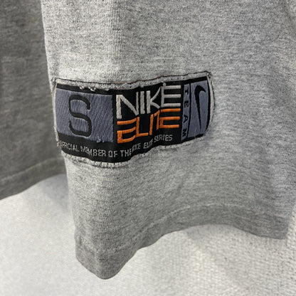 古着　used　NIKE　ナイキ　半袖カレッジプリントTシャツ　コネチカット大学　バスケ　グレー　スウッシュロゴ　Sサイズ