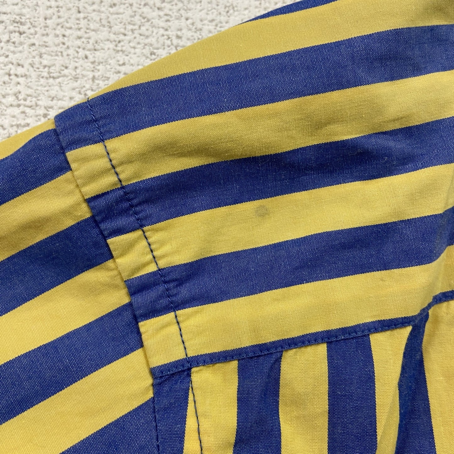 TOMMY HILFIGER　トミーヒルフィガー　半袖ボタンダウンシャツ　刺繍ロゴ　ストライプ柄　黄色　イエロー　ブルー　Mサイズ
