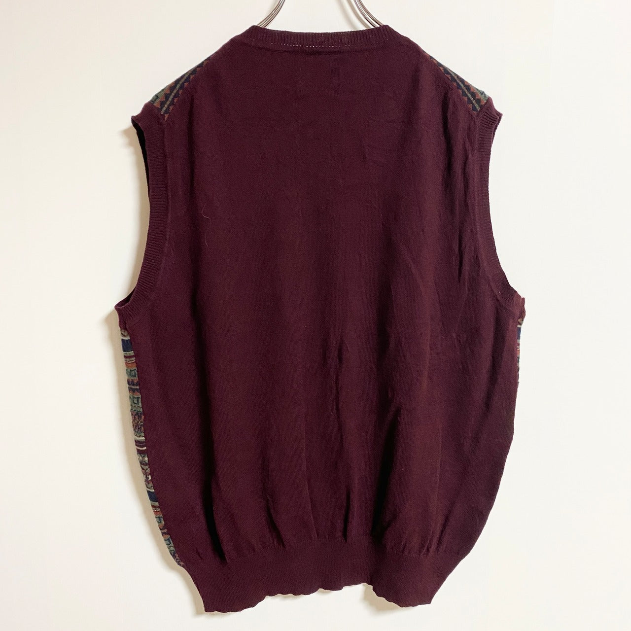 古着 used　haggar　Vネック総柄ニットベスト　セーター　フェアアイル柄　ワインレッド　マルチカラー　レトロ　Mサイズ