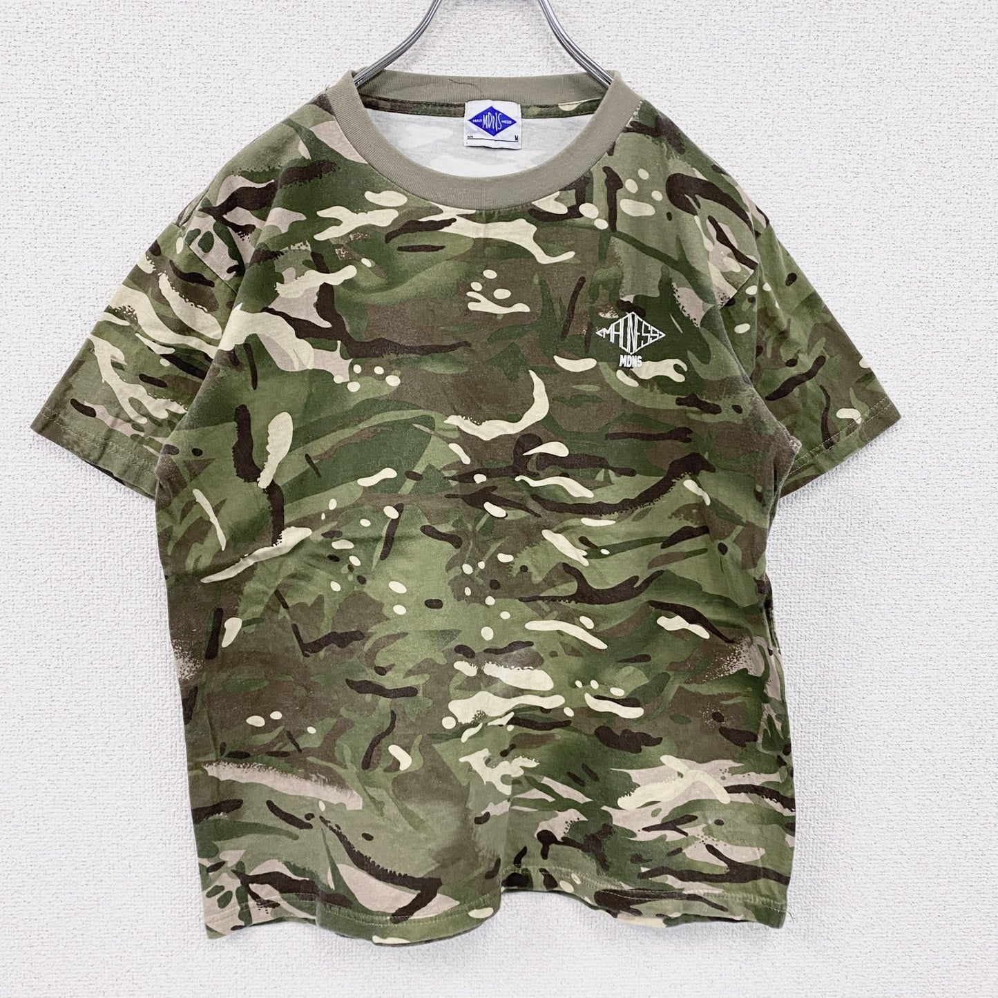 MAD NESS　半袖プリントTシャツ　迷彩柄　カモフラ柄　カーキ　Mサイズ
