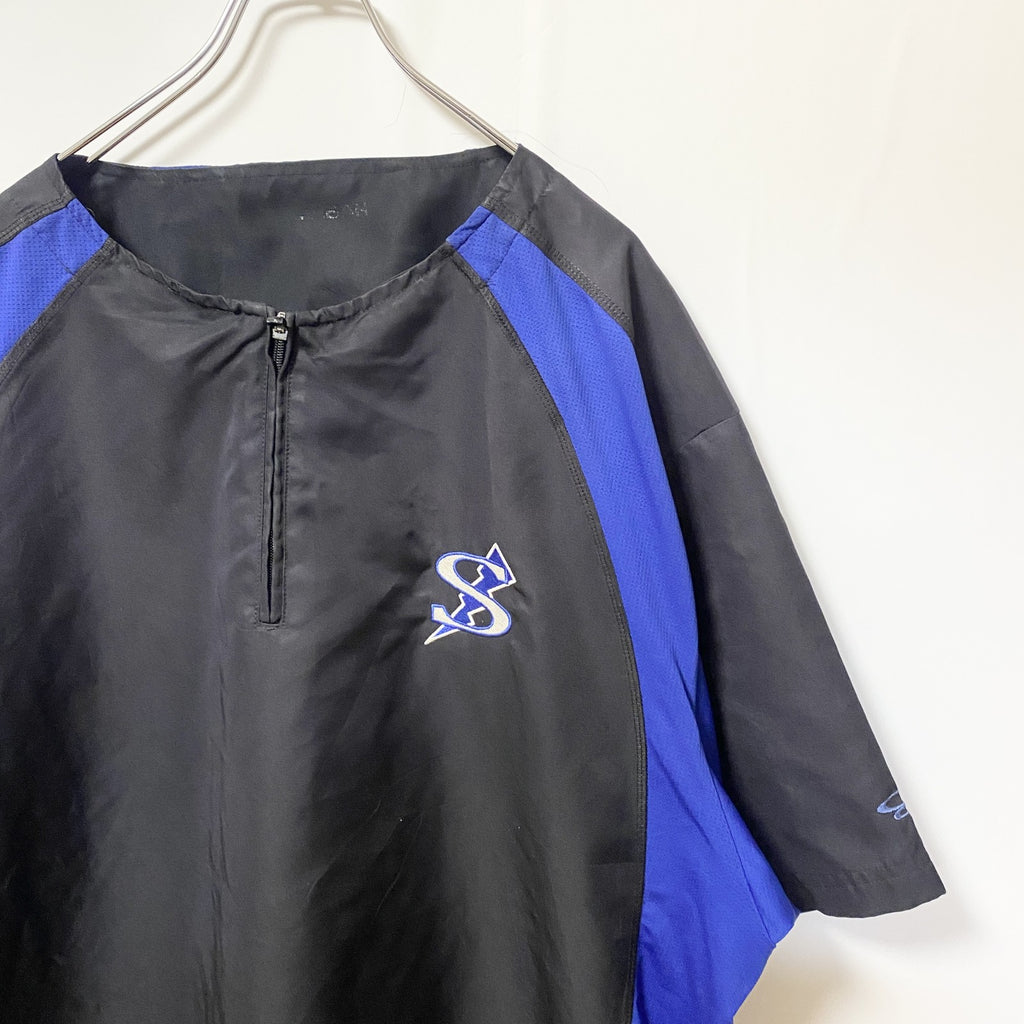 古着 used　半袖ナイロンプルオーバー　Tシャツ　ワンポイントロゴ刺繡　ハーフジップ　スポーツ　黒青　ブラック　レトロデザイン