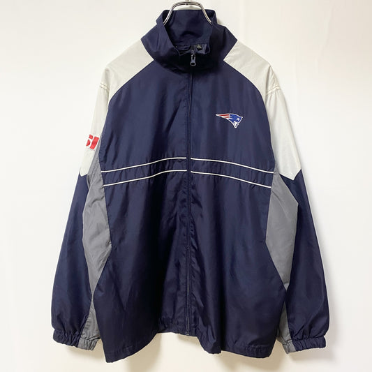 古着 used　NFL　PATRIOTS　長袖ナイロンジャケット　ワンポイントロゴ刺繡　フルジップ　アメフト　紺　レトロデザイン