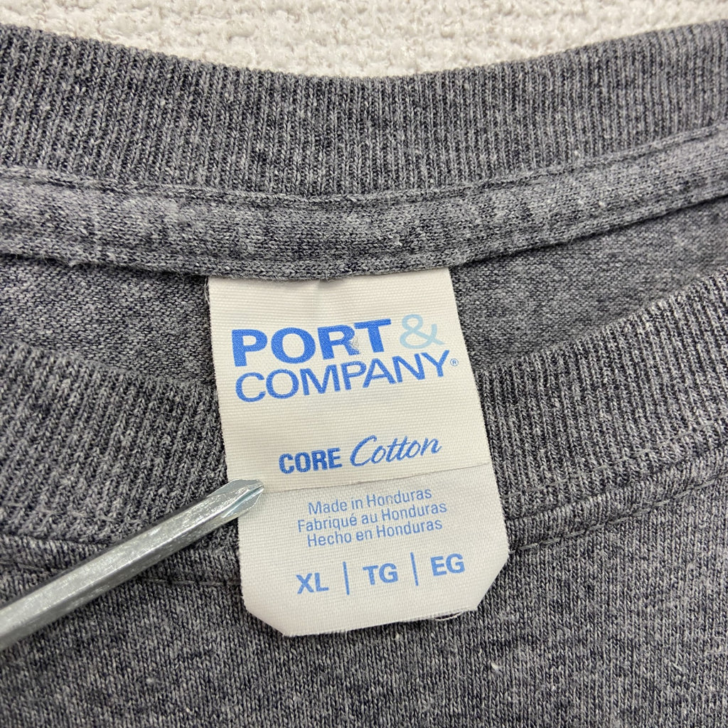 PORT&COMPANY　半袖プリントTシャツ　カレッジロゴ　ジョーバンダル　灰色　グレー　XLサイズ