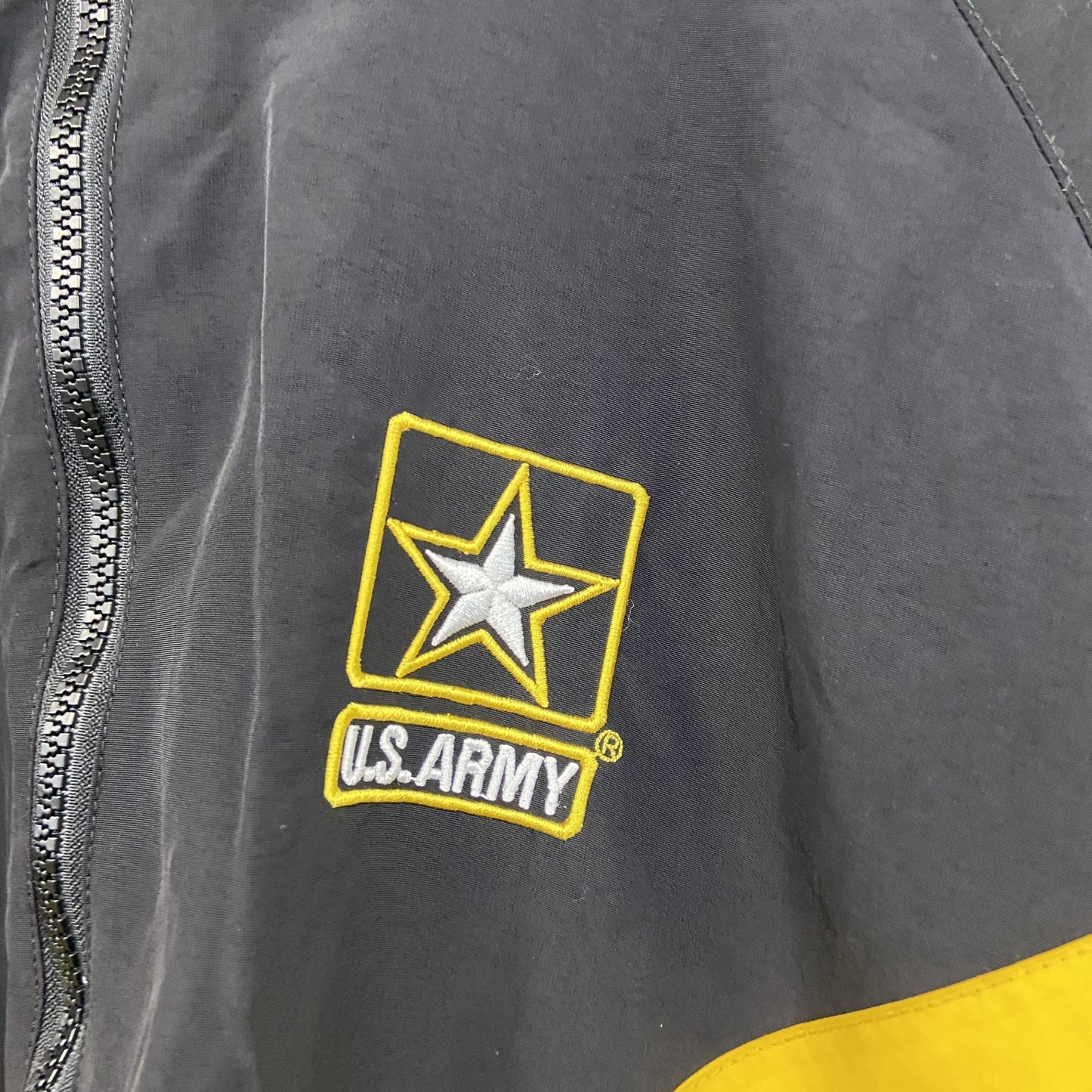 U.S.ARMY　米軍　トレーニングジャケット　ナイロンジャケット 　ミリタリー　黒　ブラック　Lサイズ