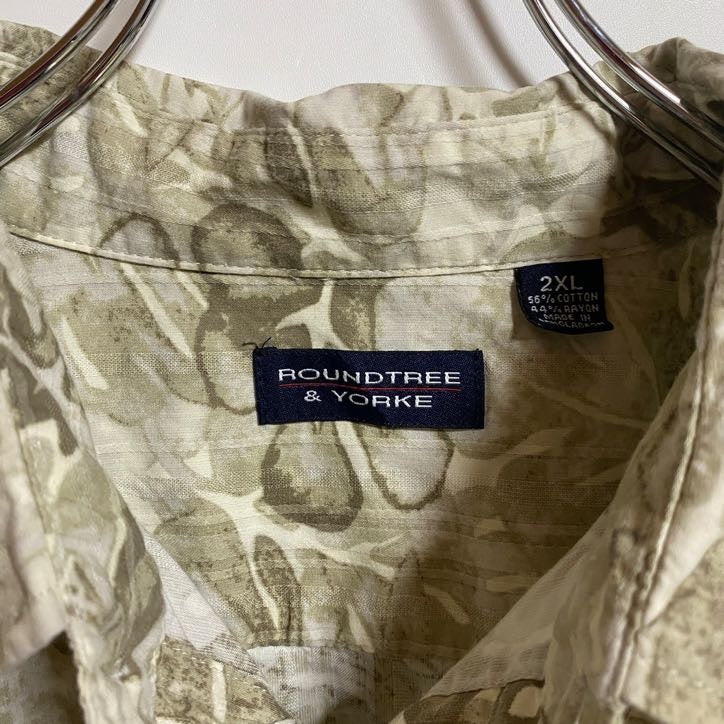 古着 used　ROUNDTREE&YORKE　半袖総柄デザインシャツ　アロハ柄　白　茶色　レトロ　ビッグシルエット　2XLサイズ