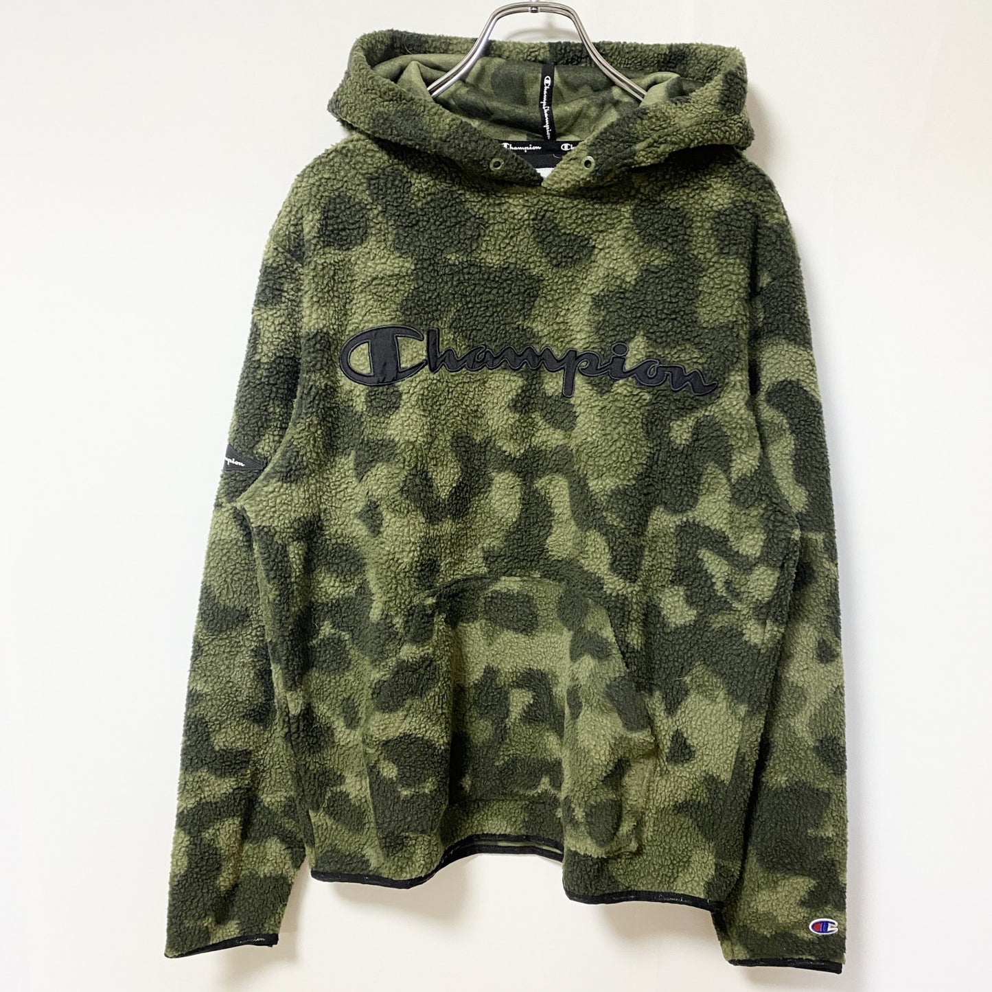 古着 used　Champion チャンピオン　長袖フリースボアパーカー　プルオーバー　ビックロゴ　迷彩柄　秋冬服　Mサイズ